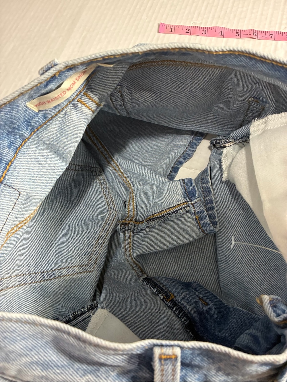 LEVI'S HIGH RISE MOM SHORT - Picture 15 of 16